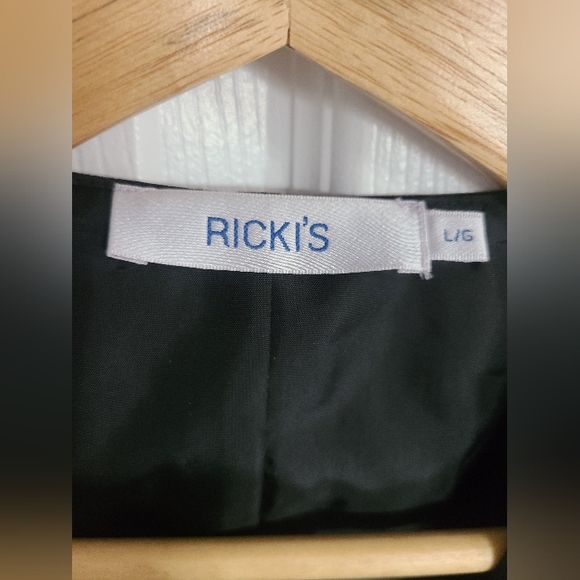 RICKI'S (NEW) Black Vest w/2 Pockets (Lined Inside) - Picture 5 of 9